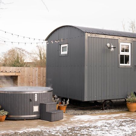 מגהרפלט Barfield Shepherds Hut מראה חיצוני תמונה