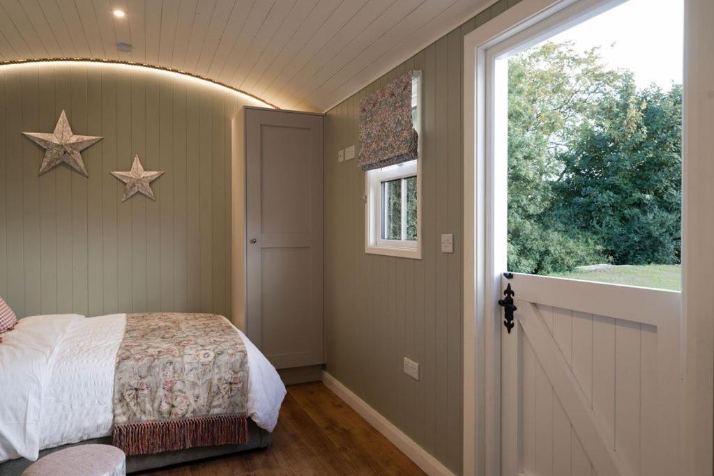 מגהרפלט Barfield Shepherds Hut מראה חיצוני תמונה