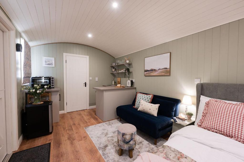 מגהרפלט Barfield Shepherds Hut מראה חיצוני תמונה