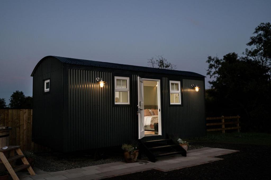 מגהרפלט Barfield Shepherds Hut מראה חיצוני תמונה