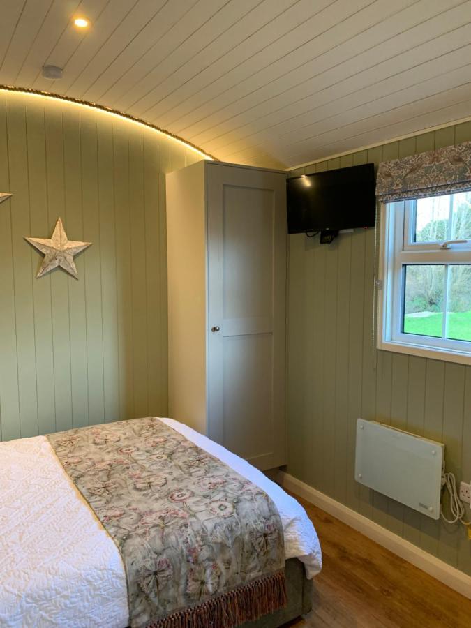 מגהרפלט Barfield Shepherds Hut מראה חיצוני תמונה