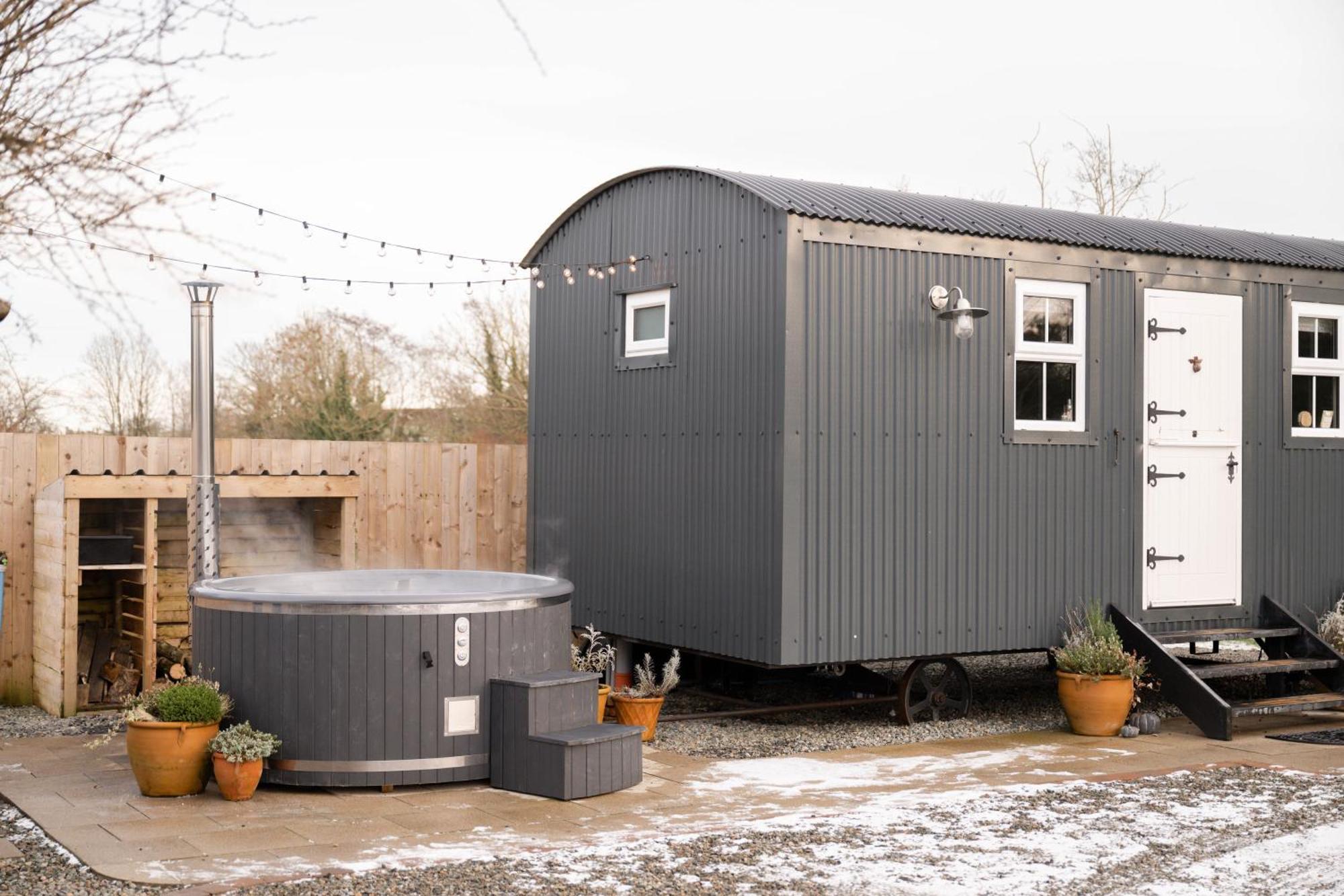 מגהרפלט Barfield Shepherds Hut מראה חיצוני תמונה